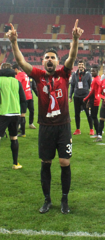 HAKAN SOLA FEYZİ SAĞA