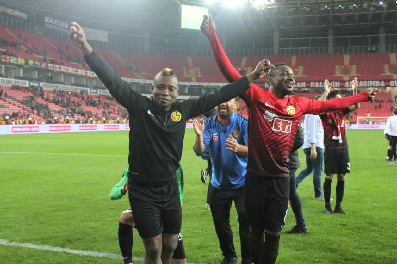 BİZ SEVERİZ ÜMRANİYEYİ