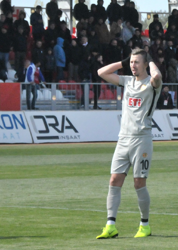 GOLCÜ BU KEZ  SUSTU