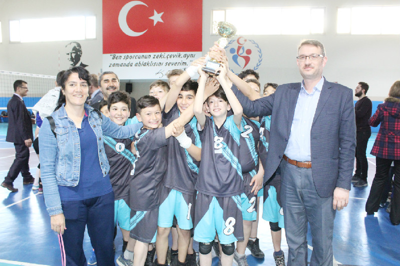 FİLEDE KUPALAR SAHİPLERİNİ BULDU