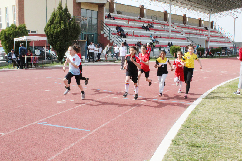 KÜÇÜK ATLETLERİN BÜYÜK MÜCADELESİ