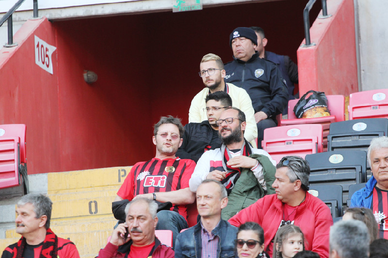 TUNA KİREMİTÇİ  MAÇI İZLEDİ