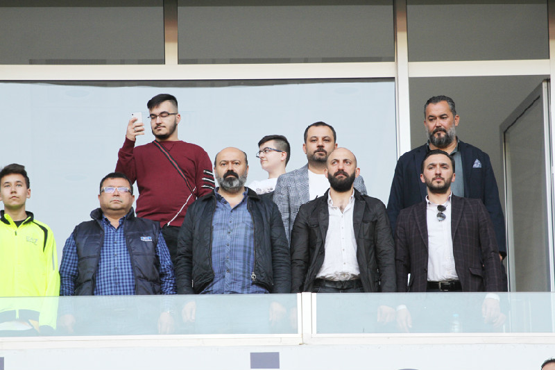 YENAL KAYA MAÇTAYDI