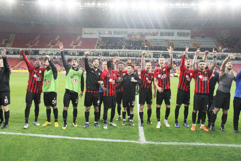 HER ŞEY BU SEVDA UĞRUNA