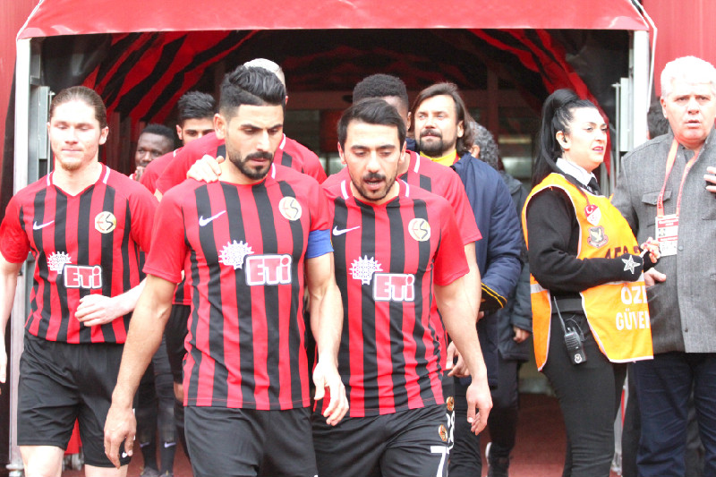 HAKAN VE FERHAT DÖNÜYOR