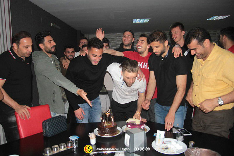 2 OYUNCUNUN DOĞUM GÜNÜ KUTLANDI