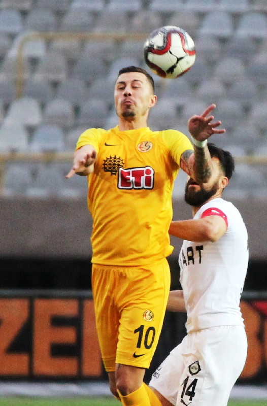 İTİRAZI ABARTTI  SARI KARTI GÖRDÜ