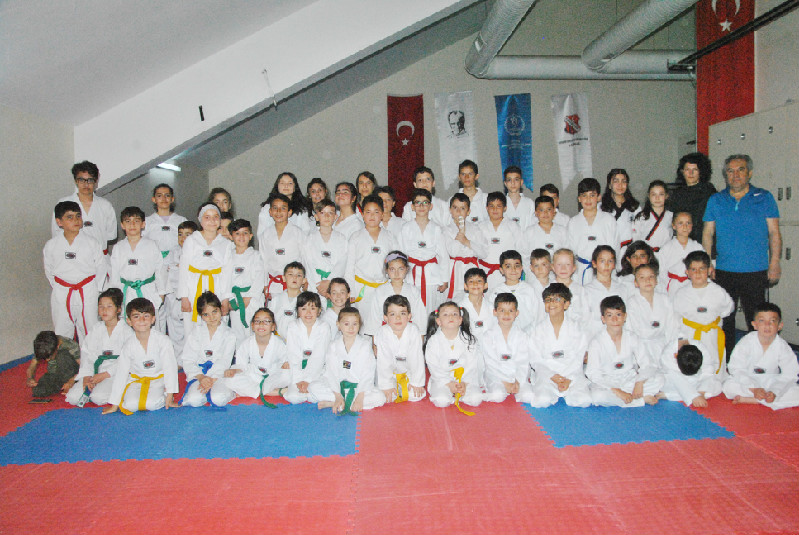 TAEKWONDOCULAR YENİ KUŞAKLARINI TAKTI