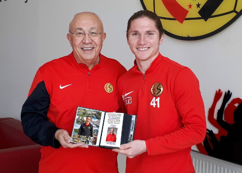 MEHMET ÖZCANA JEST