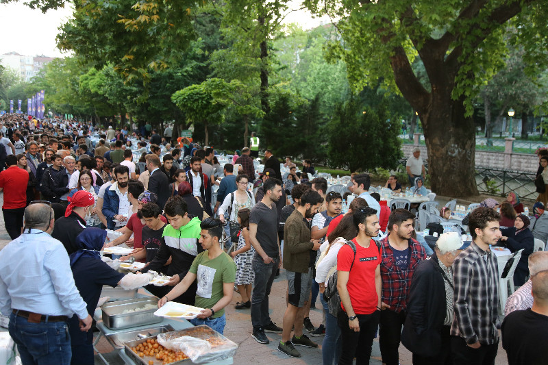 TARAFTAR İFTARI ADALARDA