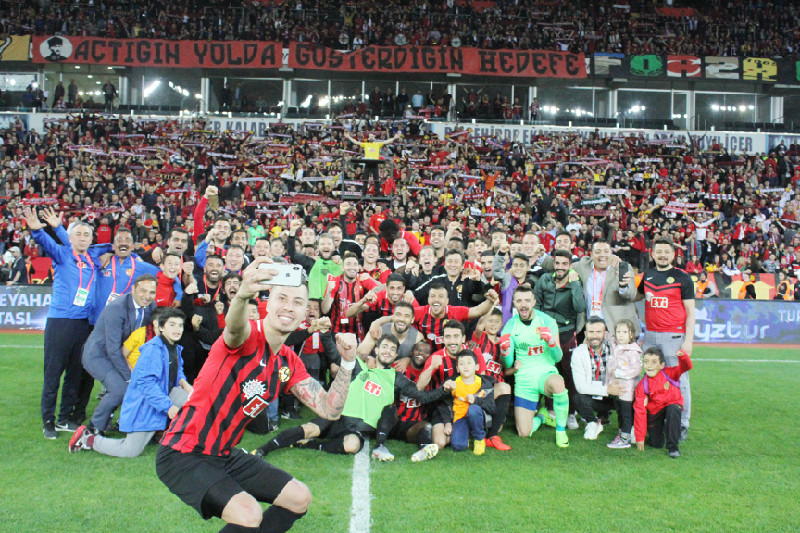 SEVDALILARIN SON BULUŞMASI