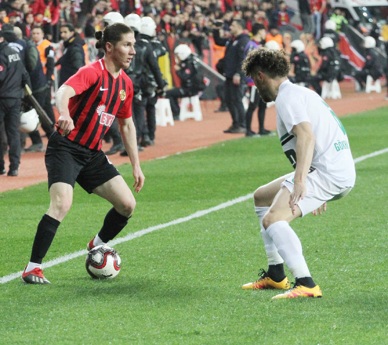 MEHMETE BİZ İMZA ATTIRDIK