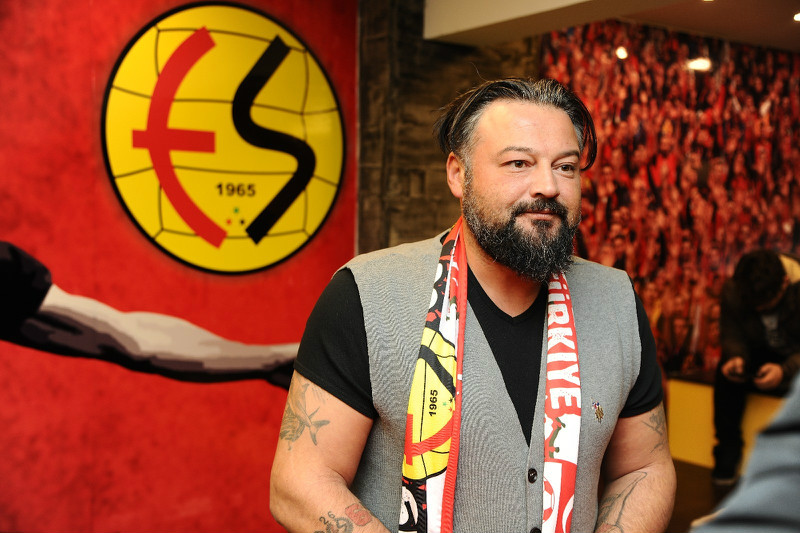 BAŞKANLIK İÇİN GÖZÜNÜ KARARTTI