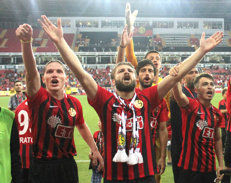 FUTBOLCULARDAN PAYLAŞIM