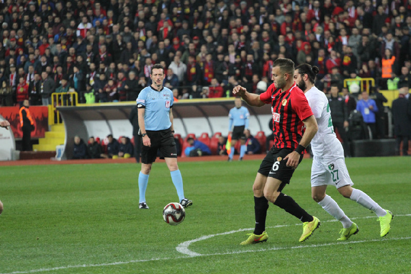 ÇOK SÖZLER VERİLDİ  YİNE TUTULMADI