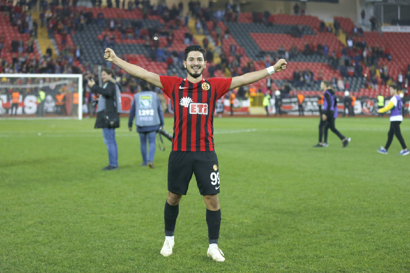 HER FUTBOLCUNUN HAYALİDİR  TRABZONSPORDA OYNAMAK