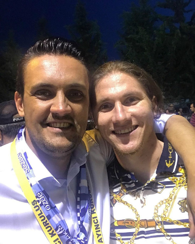 MEHMET ÖZCAN  ADANADA MAÇ İZLEDİ