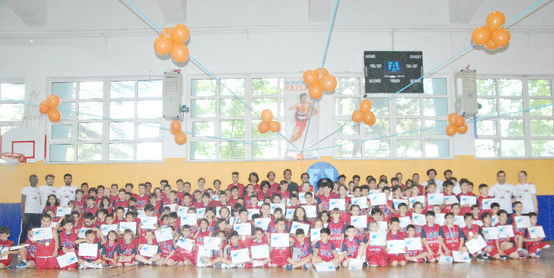 İBRAHİM KUTLUAY BASKETBOL  AKADEMİSİNDE MÜTHİŞ TÖREN