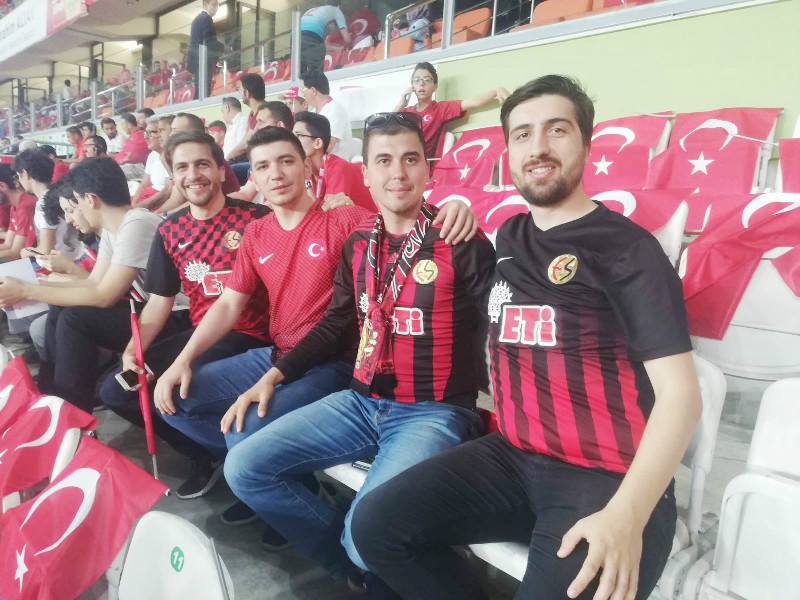 MİLLİ MAÇTA ES-ES RÜZGARI