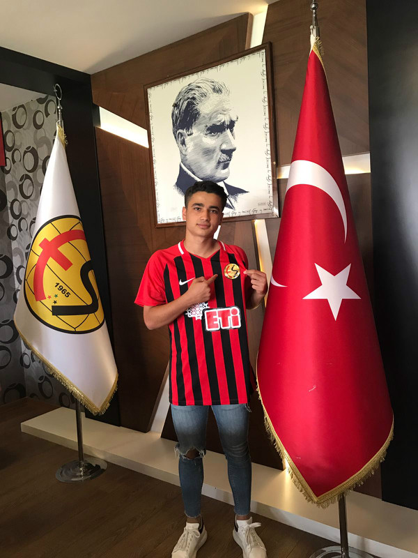 MİLLİ YILDIZ İÇİN BEKLENEN İMZA