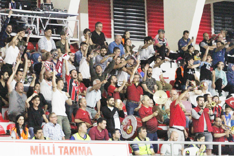 İYİ Kİ BANDO ES-ES VARDI