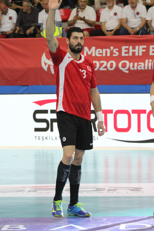 SELKALI MİLLİLER HABER BEKLİYOR