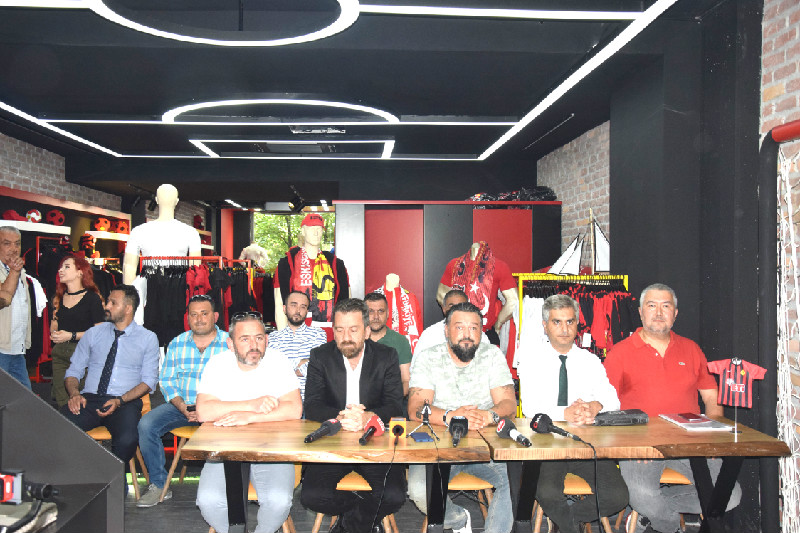 YÖNETİME RAHAT YOK