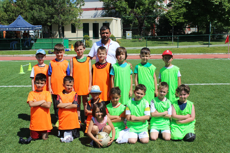 BÜYÜKŞEHİR FUTBOL YAZ OKULU ÇALIŞIYOR