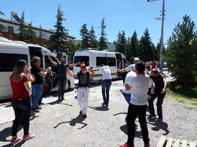 PİKNİKDE BULUŞTULAR