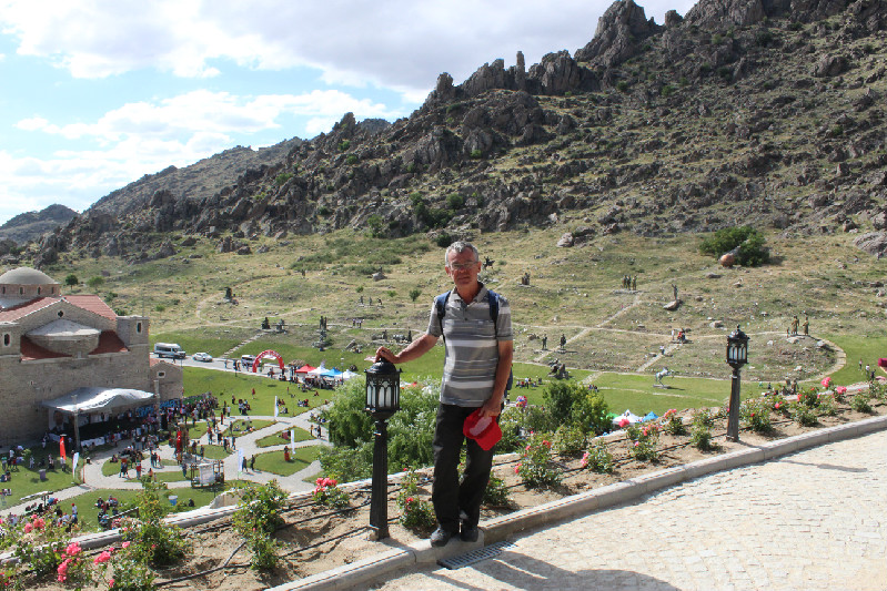 TARİHİ YERLERİ DE GEZDİLER