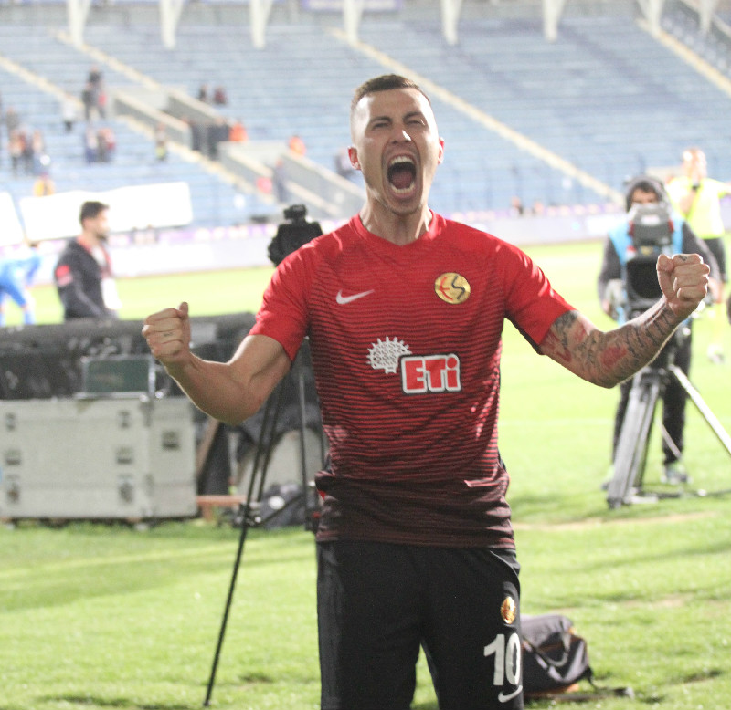 EĞER AYRILARSAM BENİ  ANLAYIŞLA KARŞILAŞINLAR