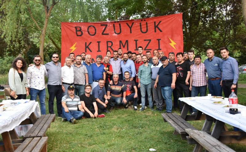 BOZÜYÜKTE TARAFTAR İLE BULUŞTULAR