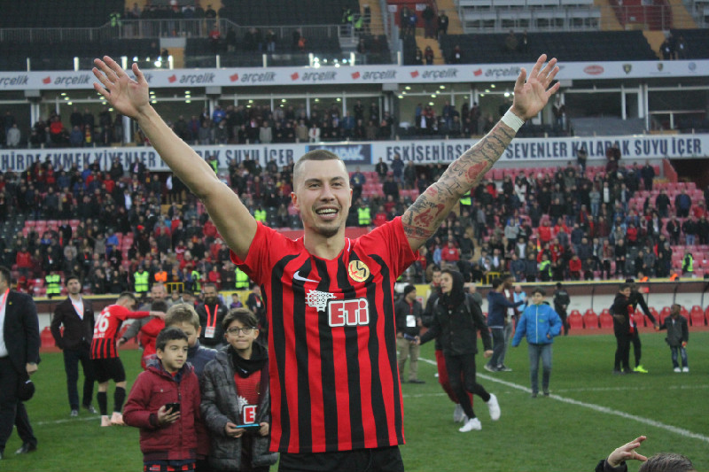 EMRE 150 BİR EURO DA ISRARLI