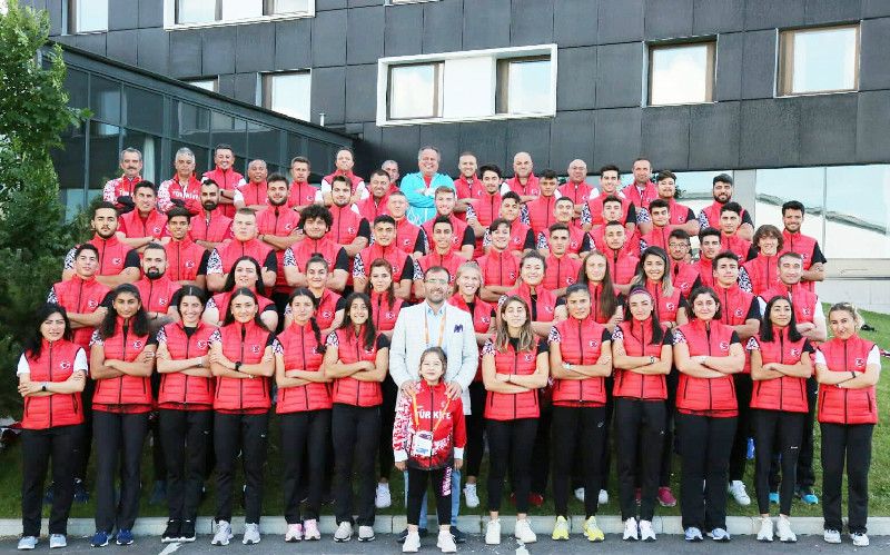 TARİH YAZMAYA GİTTİLER