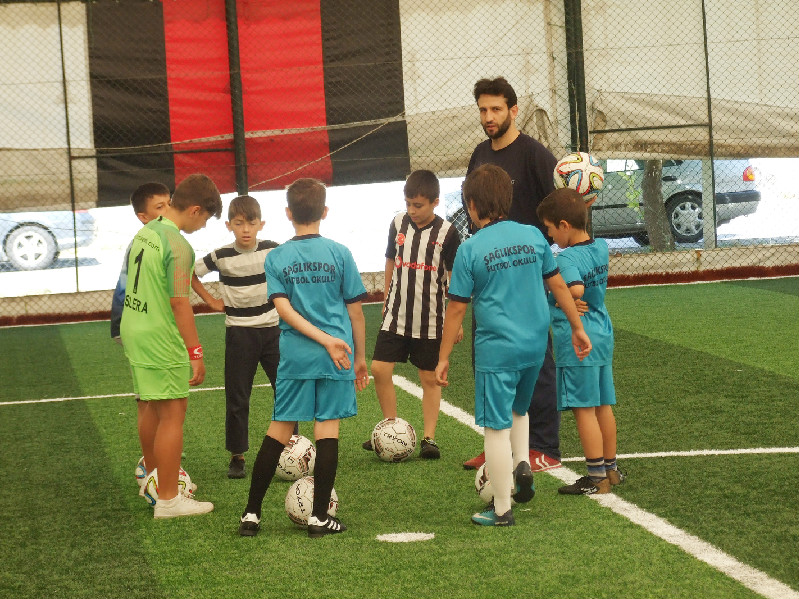 SAĞLIKSPORLU MİNİKLER ÇALIŞIYOR