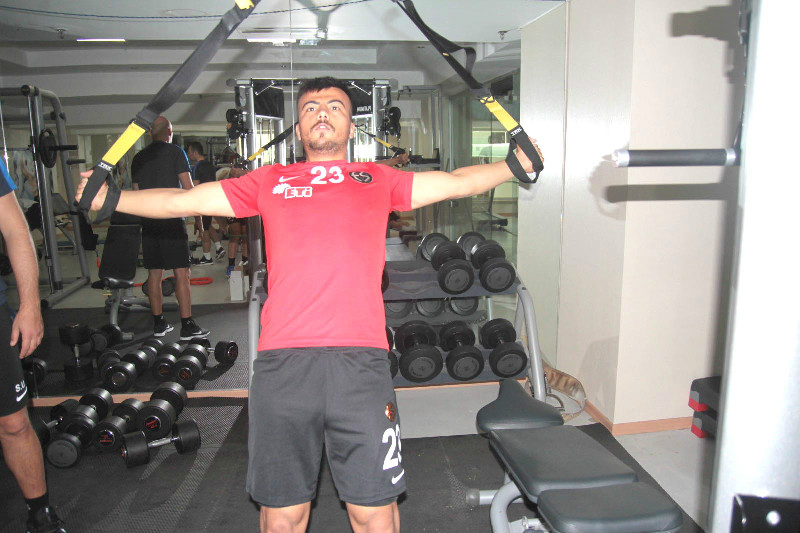 SALONDA ÇALIŞTILAR