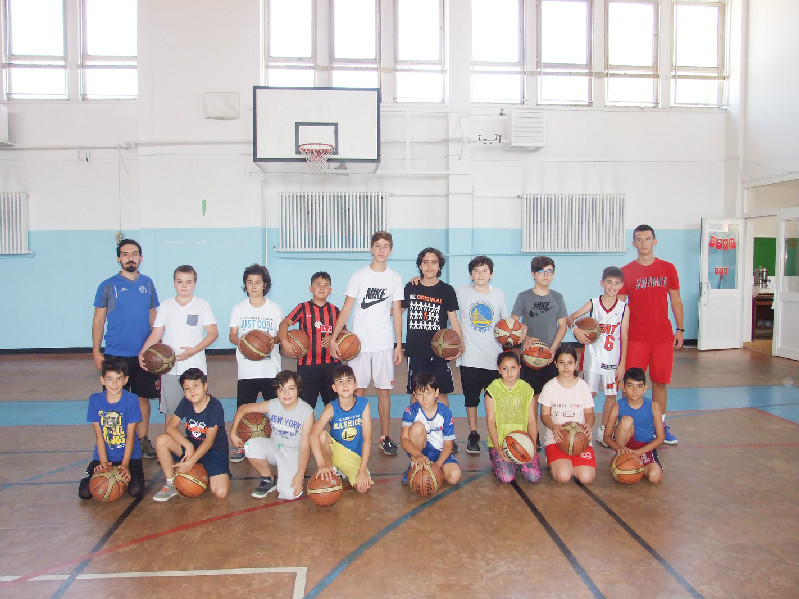 MİNİKLER BASKETBOLU A.Ü.DE ÖĞRENİYOR