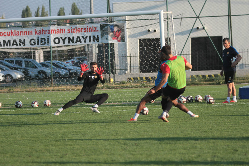 İLK MAÇ 19 AĞUSTOS PAZARTESİ