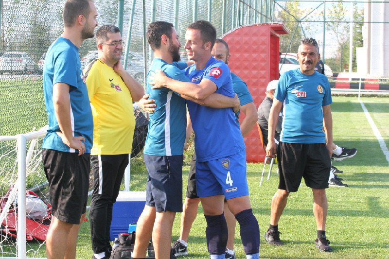 GÖKHAN HASRET GİDERDİ