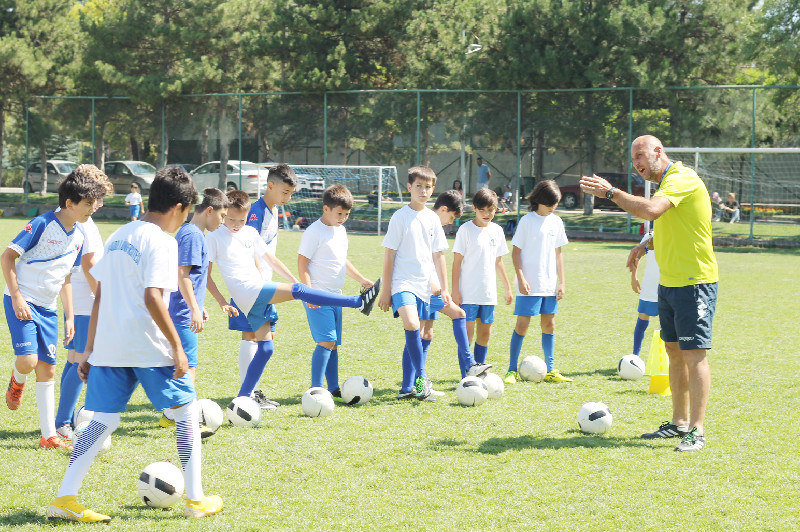 AKADEMİK EĞİTİM TÜM HIZIYLA SÜRÜYOR