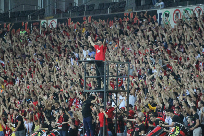 DÜN ÖLDÜ YARIN DOĞMADI  BUGÜN İSE CAN ÇEKİŞİYOR