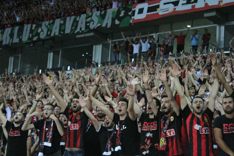 BUYURUN NOSTALJİK TRİBÜNLERİN  NOSTALJİ KOKANAŞKINI YAŞAMAYA!