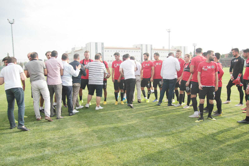 YÖNETİMDEN BAYRAMLAŞMA