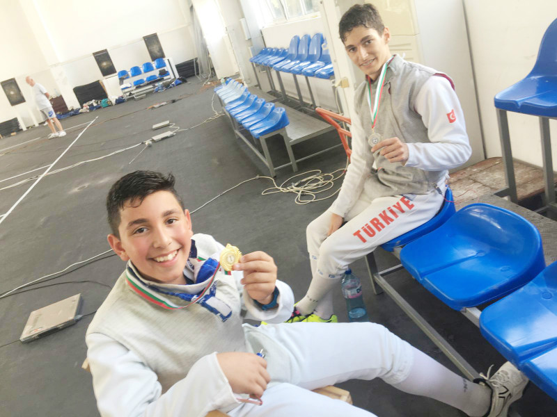 ESKRİMDE BAŞARI VAR