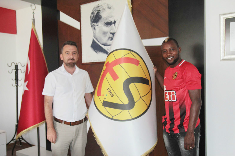 SİSSOKO İMZAYI ATTI