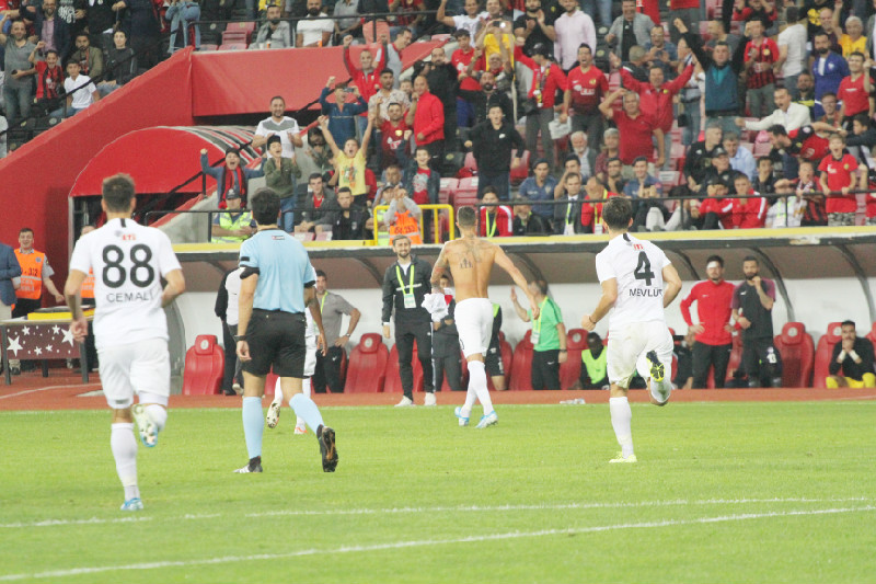 MUTSUZLUĞU MUTLULUĞA DÖNÜŞTÜ