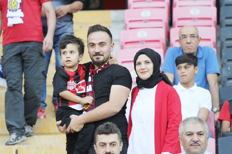 ESKİŞEHİRSPOR BİR AİLEDİR