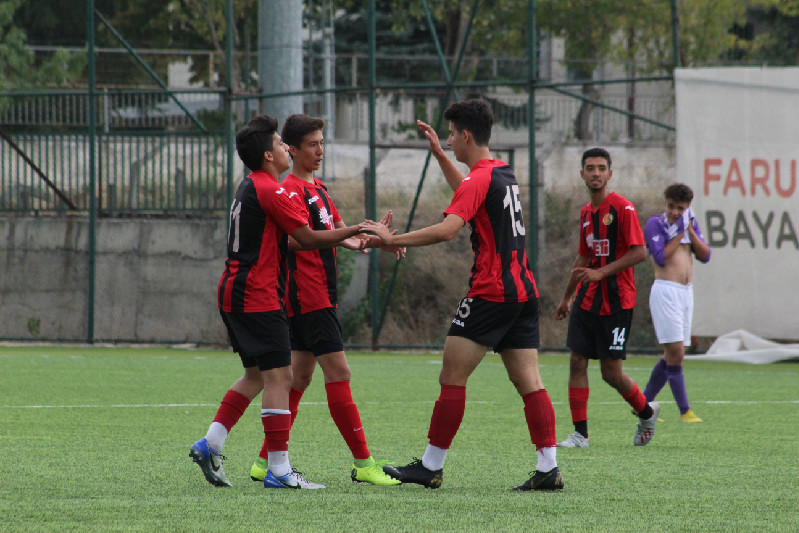 GENÇ ŞİMŞEKLER ZAFER PEŞİNDE