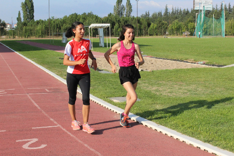 YÜRÜYELİM ARKADAŞLAR