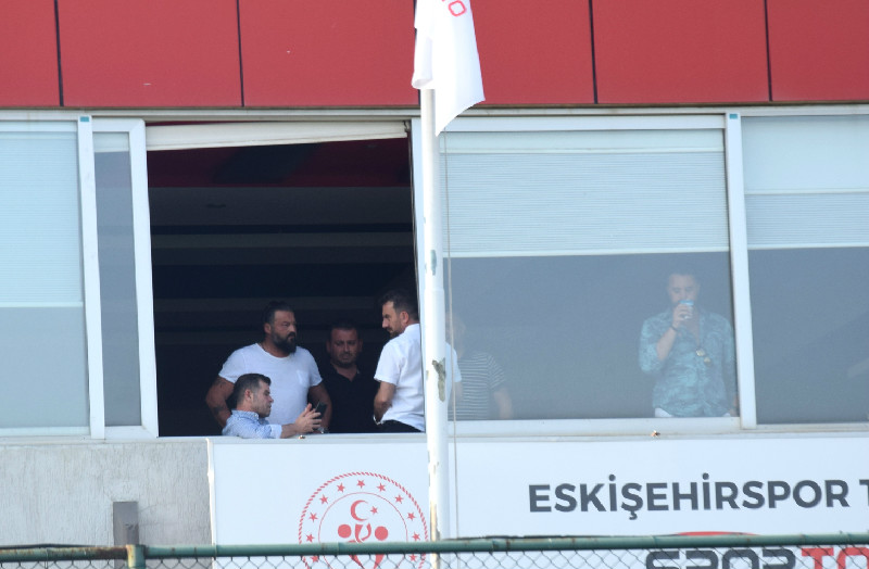 TAKIM ANTRENMANDA YÖNETİM TOPLANTIDA